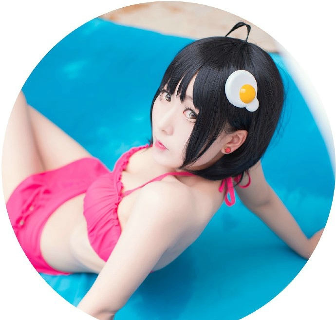 短发少女泳装清新白皙迷人写真
