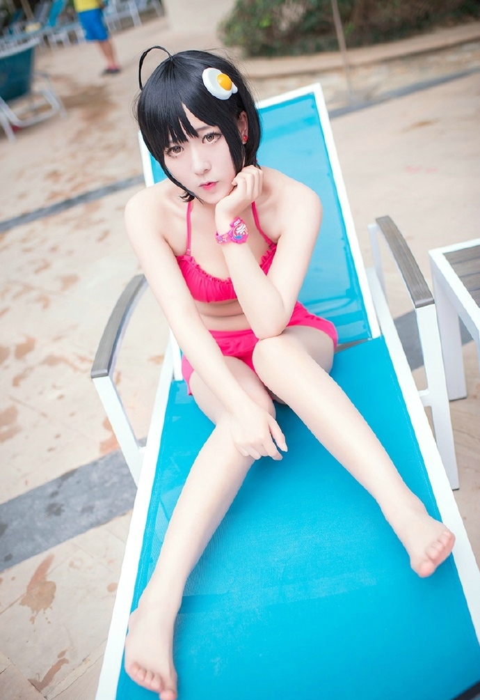 短发少女泳装清新白皙迷人写真