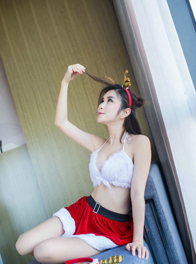 圣诞小鹿制服诱惑美乳气质翘臀美腿妖娆养眼写真