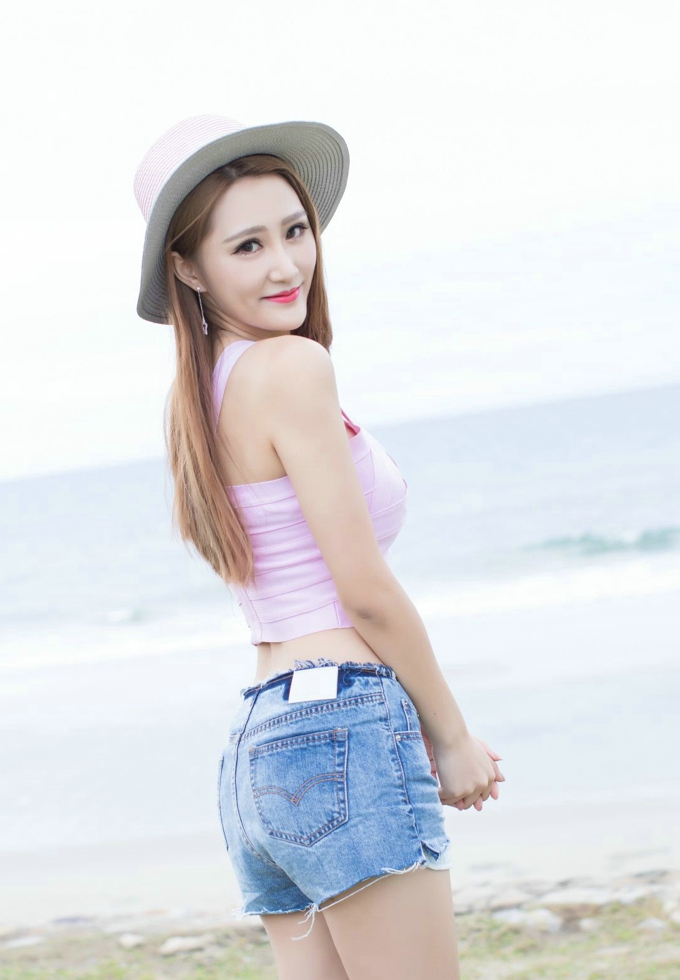 妤薇Vivian杨柳细腰性感美乳靓丽写真