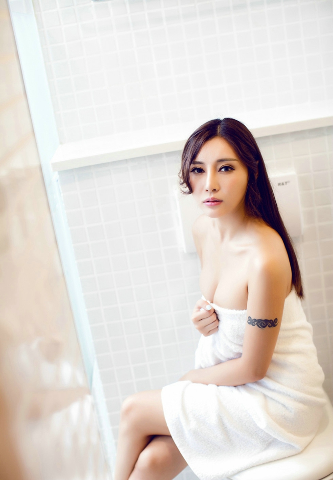 嫩模乐乐Mango高颜值居家私房秀白嫩肌肤性感写真