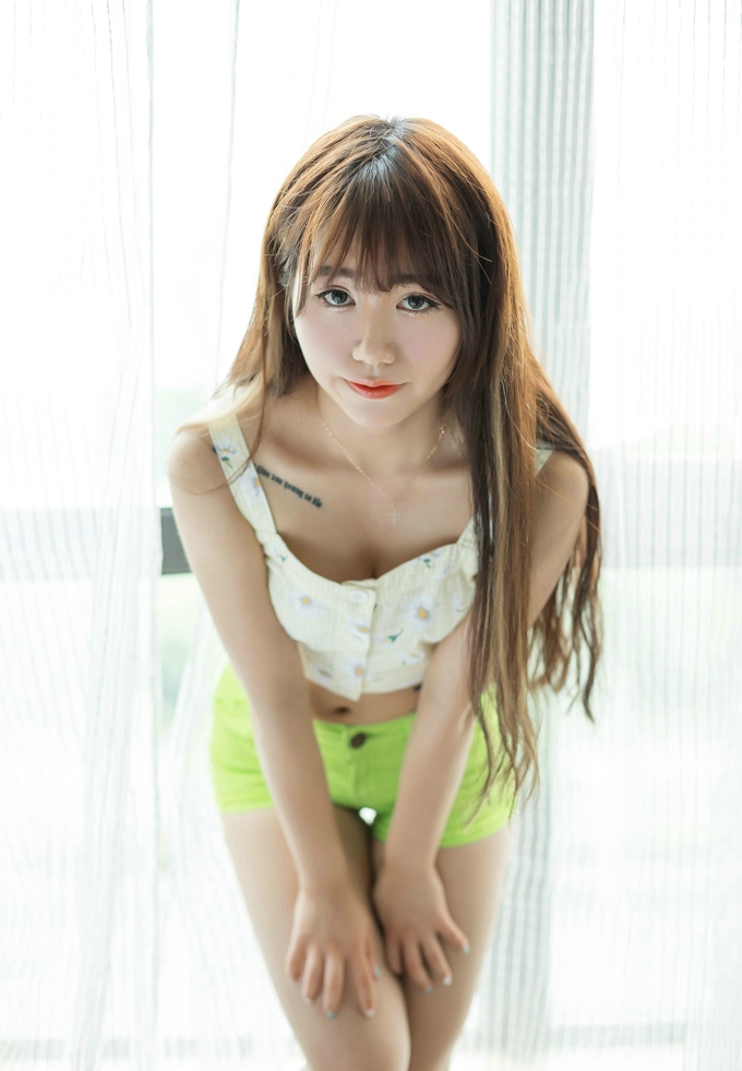 鱼子酱宝saki嫩妹子诱惑迷人气质风情妩媚可爱卖萌私房写真