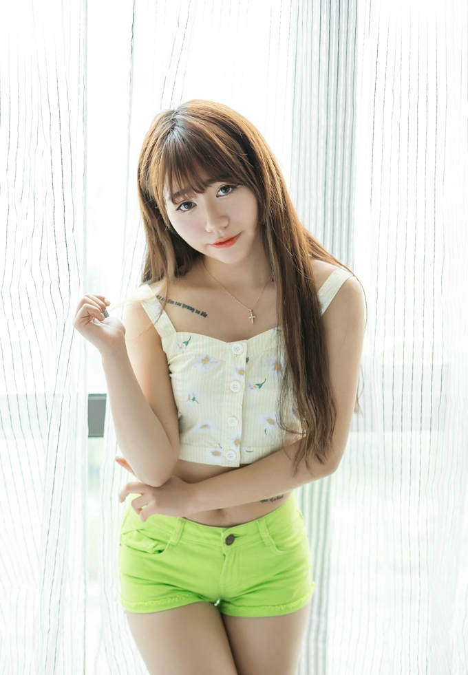 鱼子酱宝saki嫩妹子诱惑迷人气质风情妩媚可爱卖萌私房写真