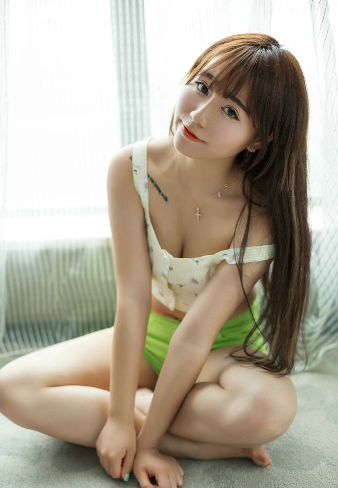 鱼子酱宝saki嫩妹子诱惑迷人气质风情妩媚可爱卖萌私房写真