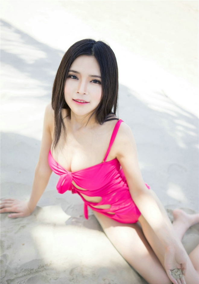 泳衣美女张美荧性感海滩美乳诱惑写真
