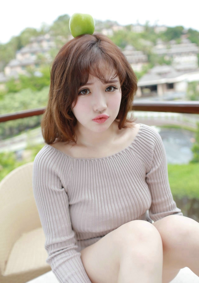 白嫩大奶诱惑翘臀迷人妩媚私房写真