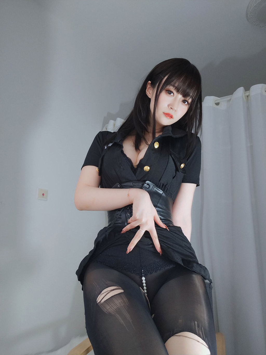 白银小姐姐COS福利抖S火辣撩人