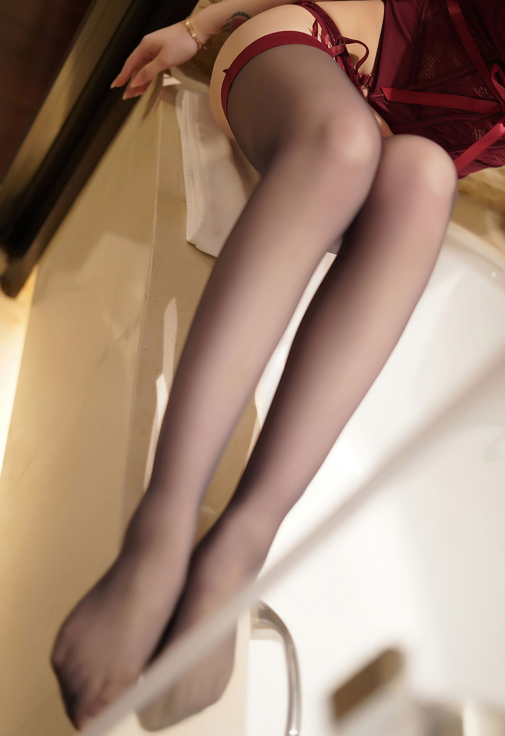 玉兔miki红色情趣内衣身姿媚态诱人