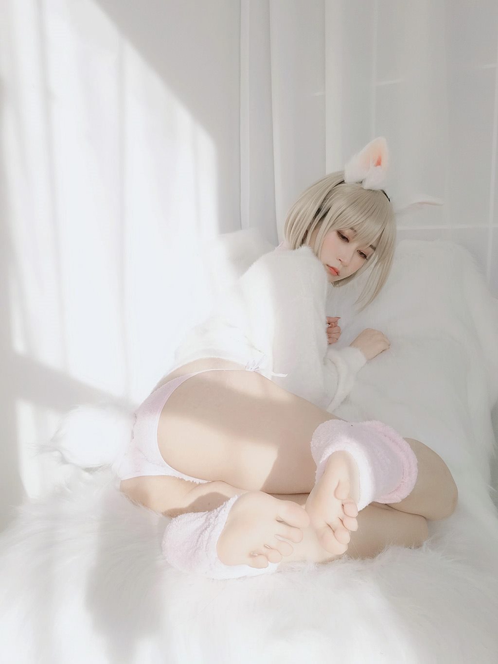 性感少女白银81白色毛衣加粉色内衣性感私房写真集