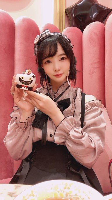 超火辣开胸洋装！ G罩杯气质新人女演员「三宫椿」庆推特2万追踪福利照洗版啦！