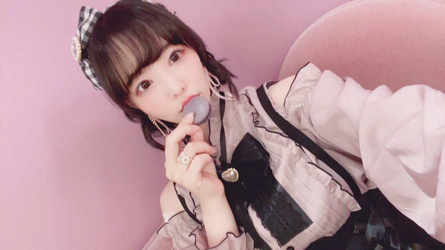 超火辣开胸洋装！ G罩杯气质新人女演员「三宫椿」庆推特2万追踪福利照洗版啦！