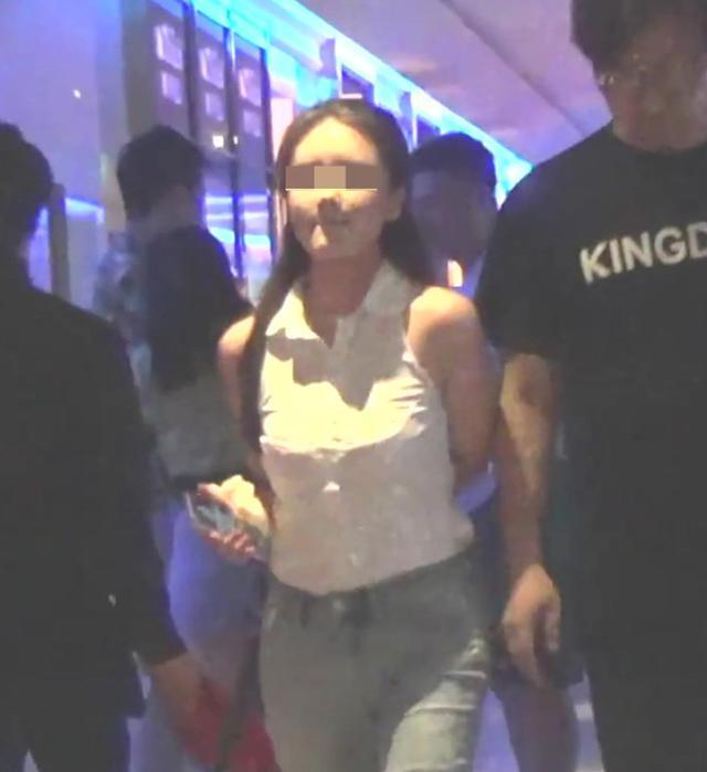 【壁咚事件】李湘王岳伦名下公司已注销,王岳伦玩暧昧女主角正脸曝光