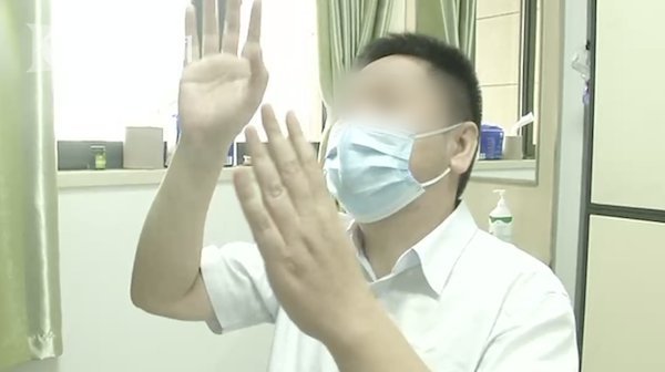 网红产品太可怕了!用筋膜枪放松肌肉竟把自己打晕 走路都走不稳了