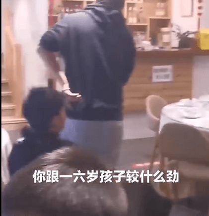 送你上热搜!女子被擅闯厕所男孩母亲辱骂 态度嚣张惹怒网友
