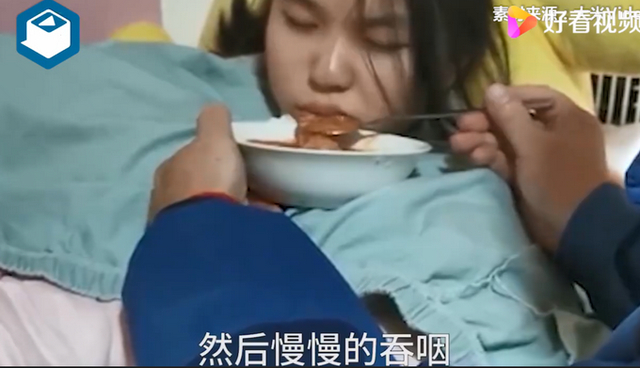 这位爸爸是天使！成都一父亲摆摊照顾因病沉睡女儿12年，坚信会醒的