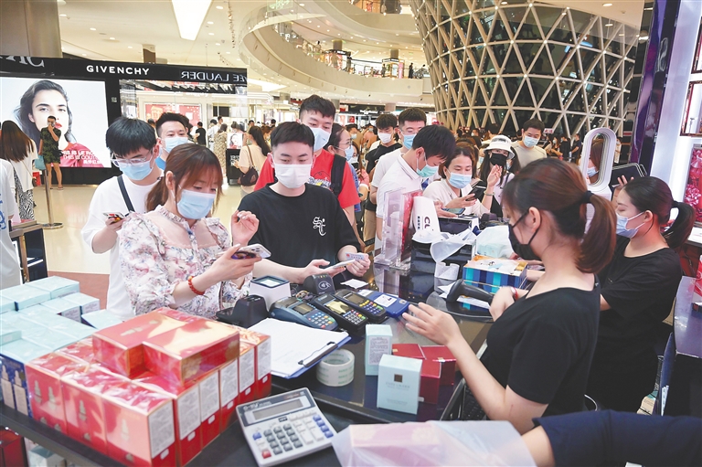 海南离岛免税店4天销售超7亿元 这事你怎么看？