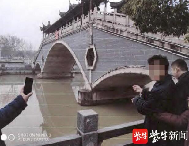 【后续】男子回应假装自杀女友相救溺亡：只是想吓唬她