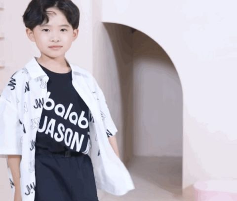 表现力十足！易烊千玺弟弟登儿童杂志封面