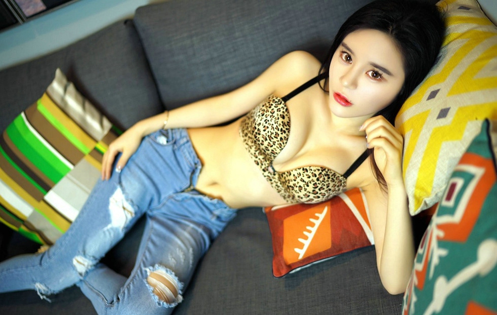 清新妹子gary维爱居家豹纹内衣秀完美身材白嫩肌肤性感写真