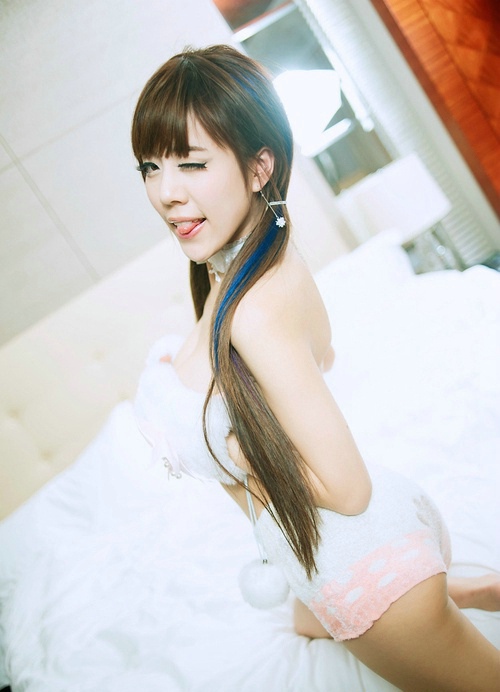 调皮性感美女可爱内裤写真