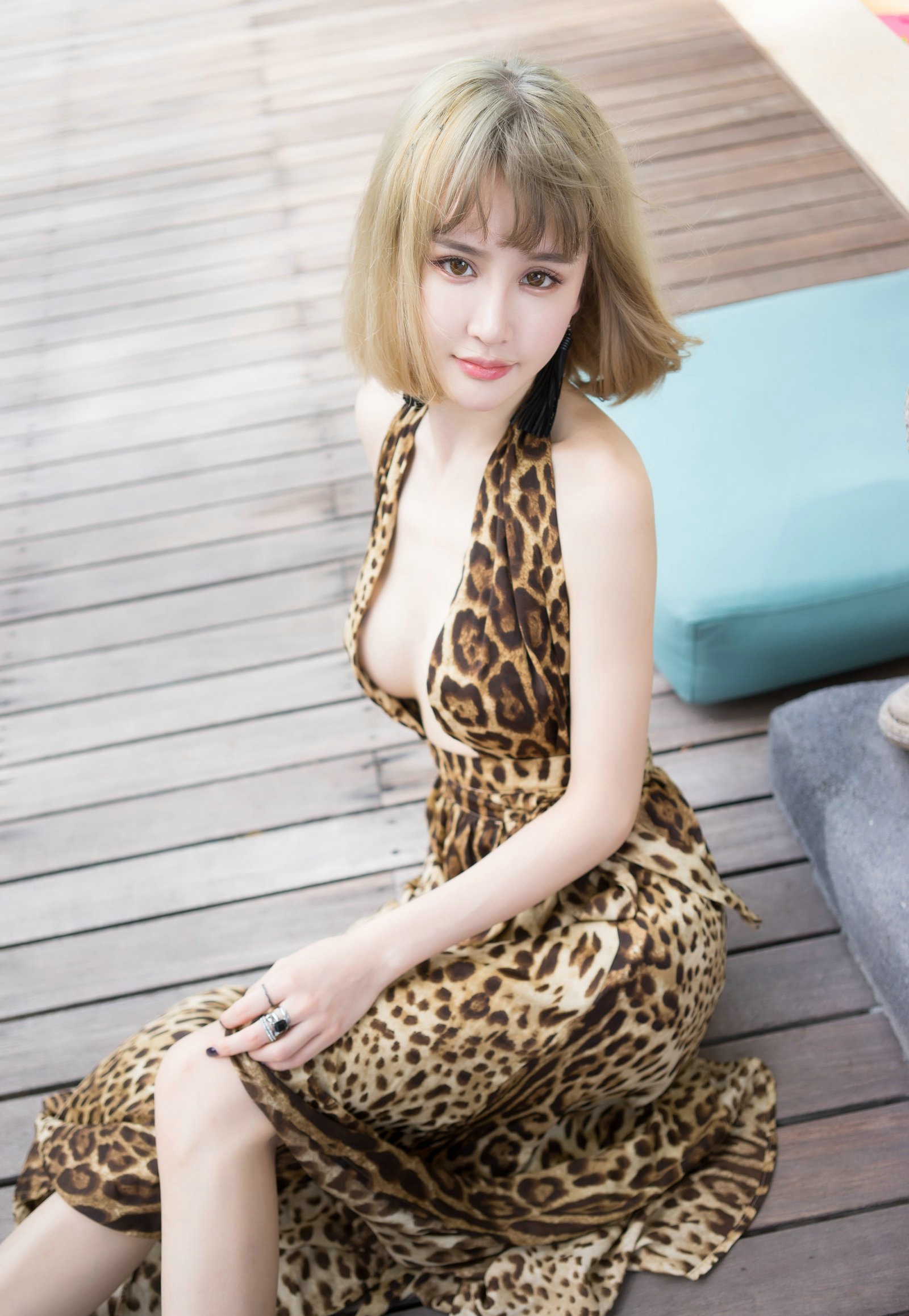 性感豹纹美女Cheryl青树旅丰满养眼迷人写真