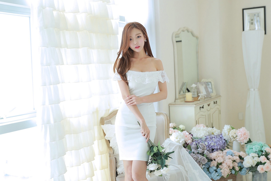 美女私房唯美性感露肩裙妩媚写真