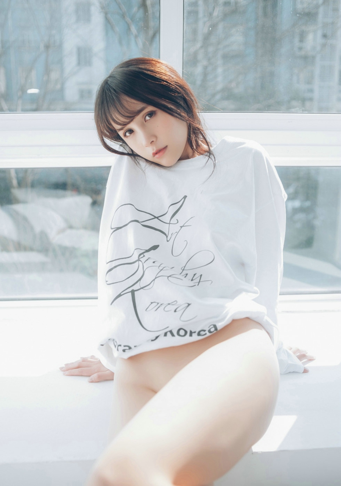 清纯美女七宝夏美姊妹花居家床上撩人姿势诱惑写真