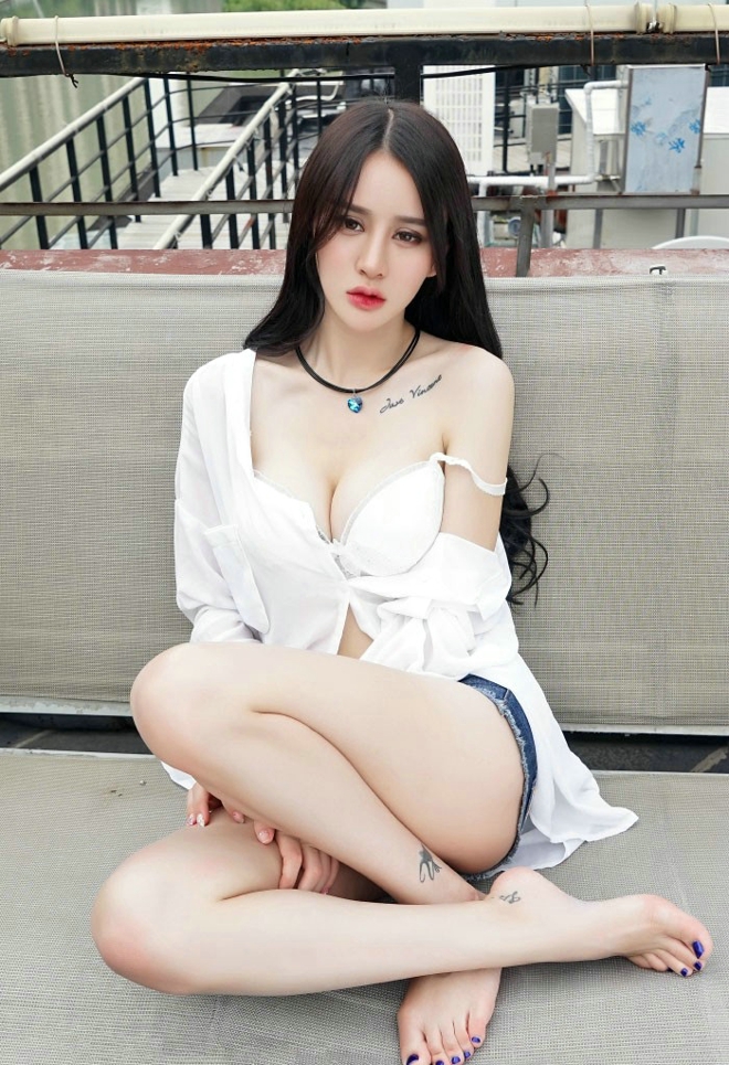 诱惑宅男清新性感气质美女Cheryl青树白色内衣火辣销魂诱惑写真