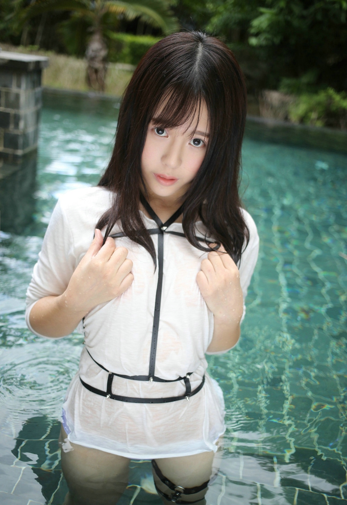 Evelyn艾莉黑色内衣性感诱惑迷人巨乳大胸写真