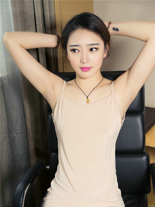 花容月貌居家美女珊珊迷人笑容性感美乳诱惑写真图片