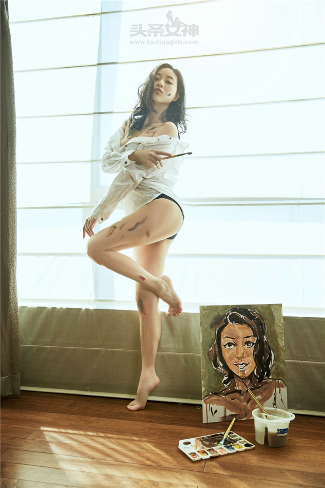长腿美女画家张梓然性感诱人迷人别具风更的艺术照写真