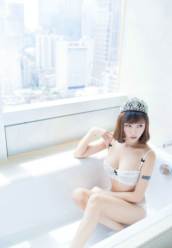 嫩模樂樂Mango蕾丝内衣性感勾魂美乳完美诱惑写真