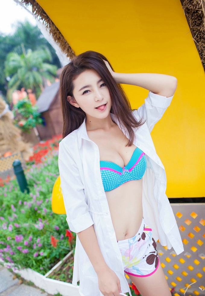 夏茉GIGI比基尼美乳翘臀性感诱惑勾魂娇嫩写真