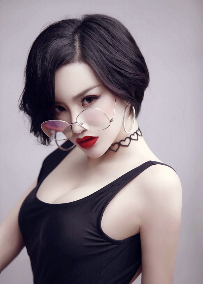 短发性感美女PinkHot_戴安娜大胸翘臀诱惑迷人妩媚妖娆养眼写真