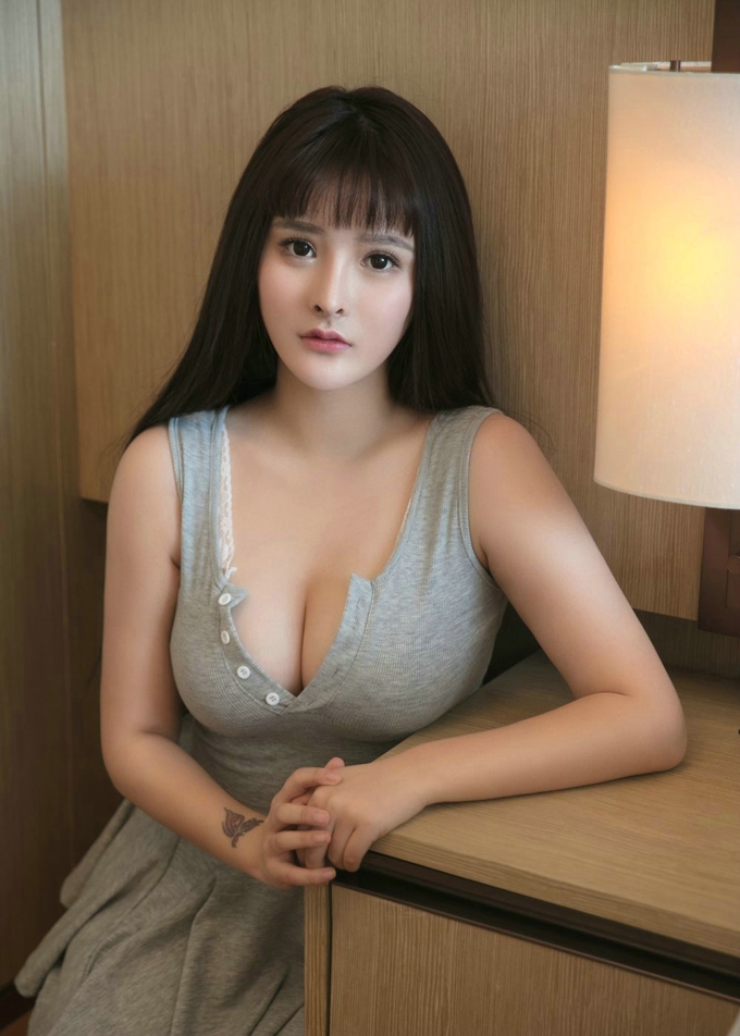 丰满美女杨漫妮塑身内衣巨乳诱惑迷人丰润激情写真