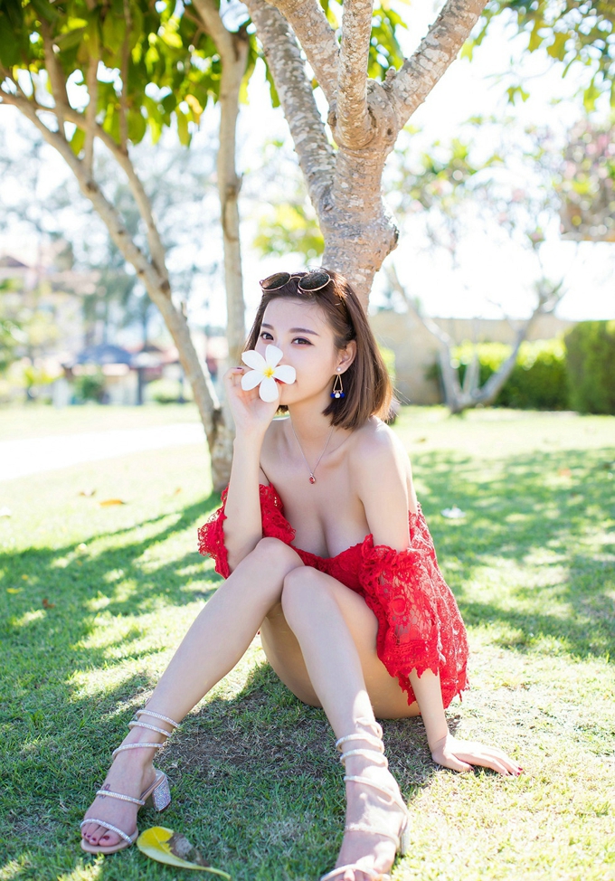 清纯靓丽诱人女神杨晨晨sugar白色泳衣性感迷人诱惑勾魂写真