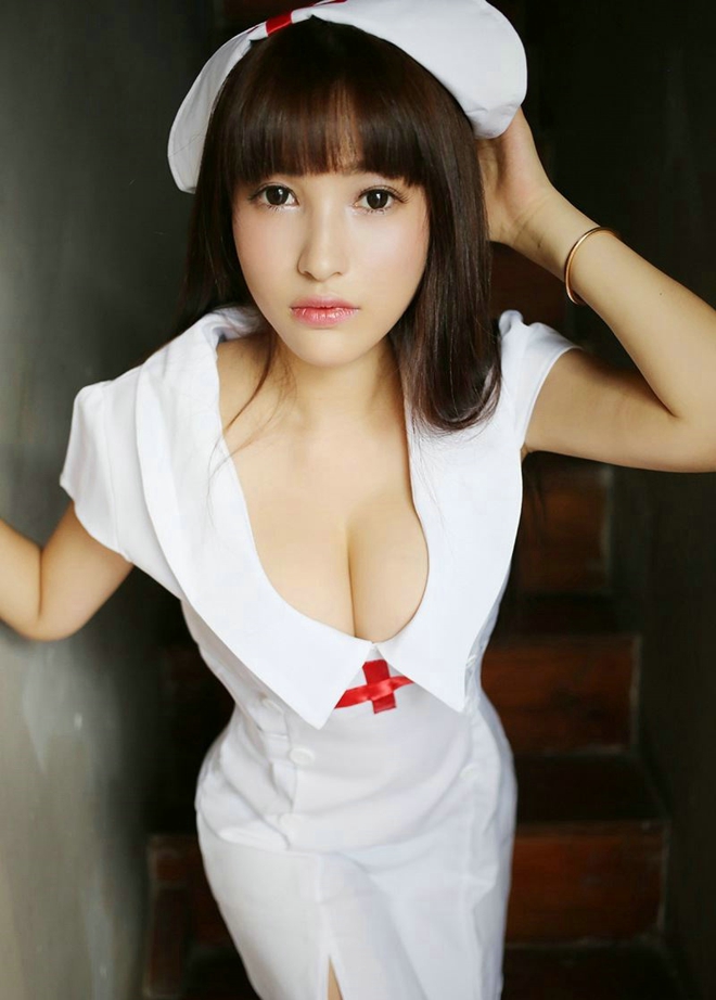 火辣性感丰姿美女护士妮可可制服诱惑娇艳欲滴高清写真