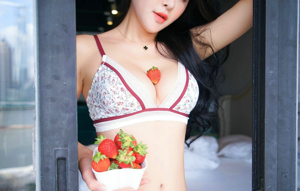 叶佳颐性感内衣爆乳少妇妩媚写真