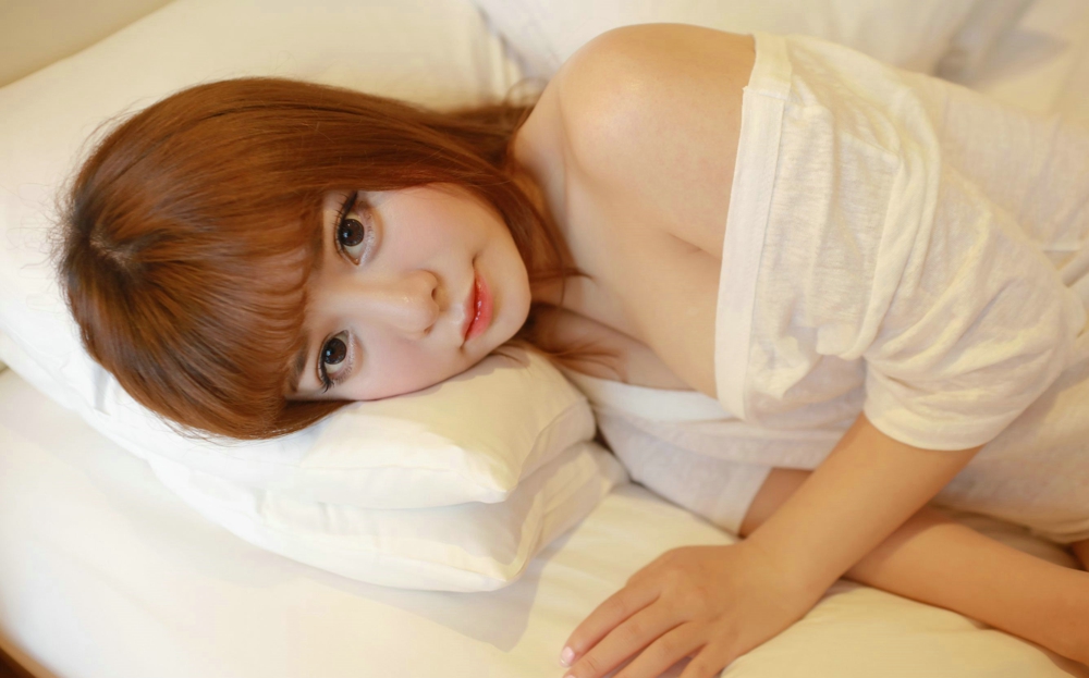 可爱少女粉芭比VV性感迷人私房美腿写真
