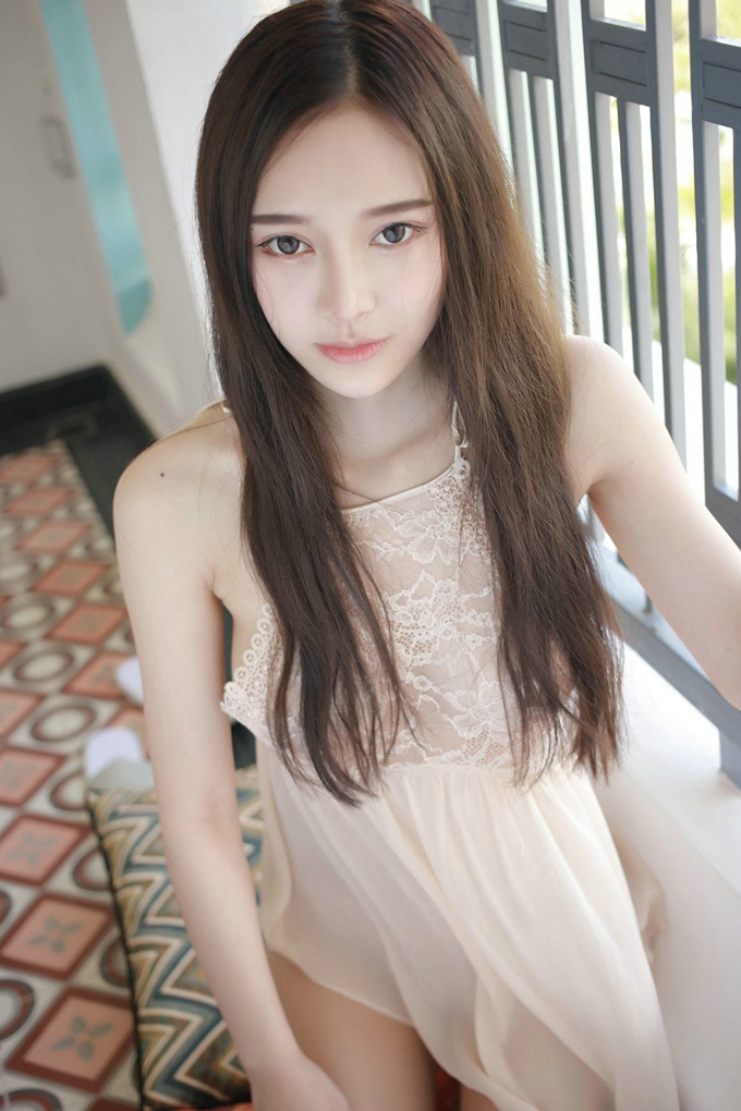 女神唐琪儿il心愿旅拍粉嫩蕾丝裙透视秀豪乳诱惑写真
