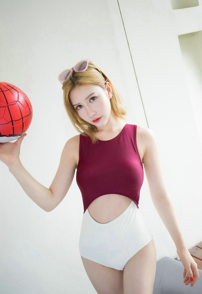 酒红色比基尼于姬Una性感完美身材迷人翘臀美腿气质写真