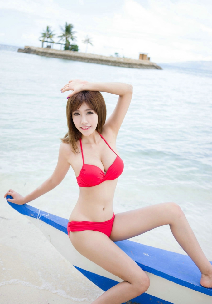 靓丽嫩模程小烦不烦比基尼海边风情美乳写真