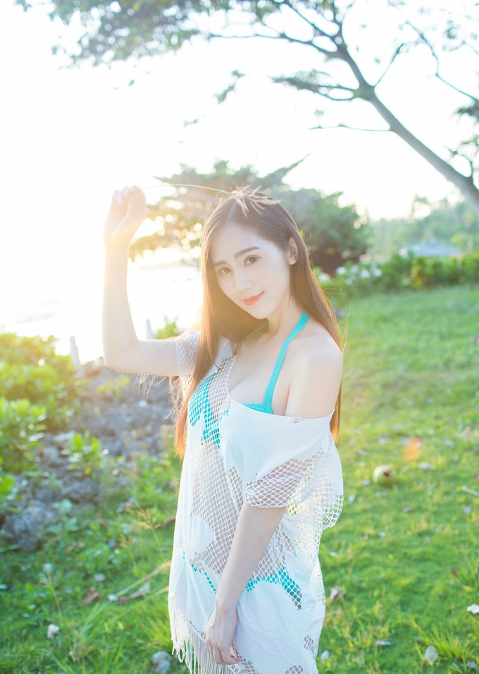 气质尤物SISY思性感白嫩美乳写真