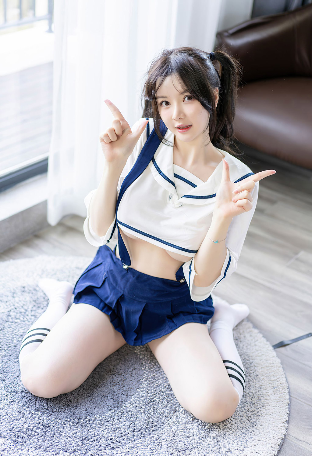 糯美子清纯双马尾校服童颜巨乳娇媚姿态