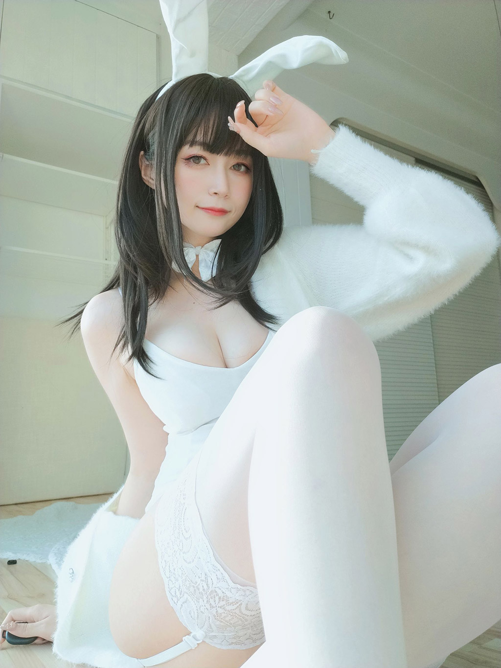 白银小姐姐Cos白丝兔子巨乳乱颤