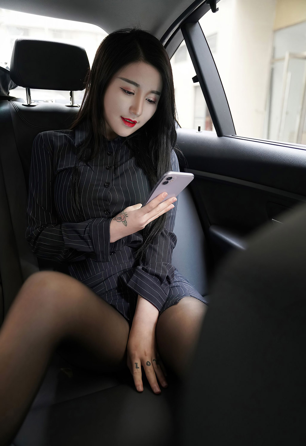 美七Mia极致魅惑的车内黑色OL系列