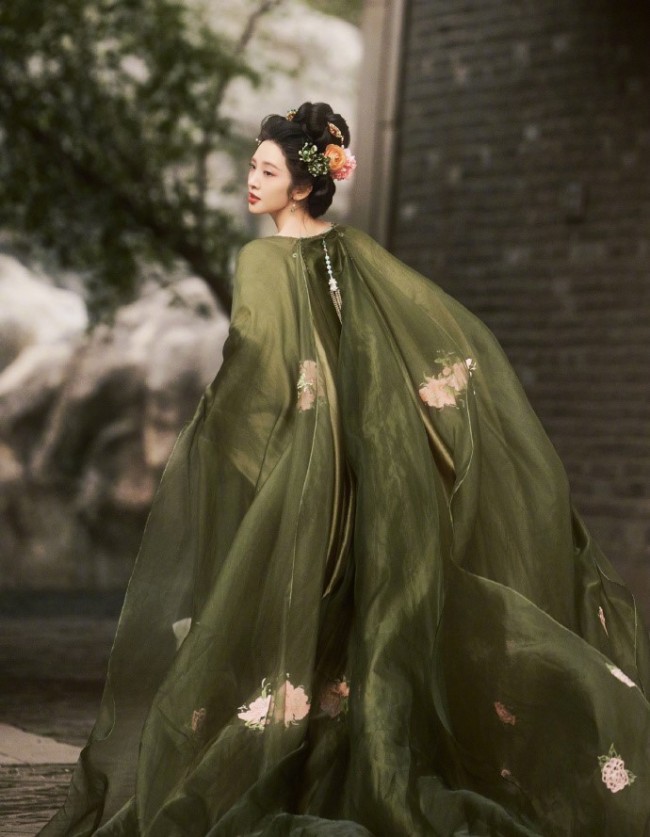 唐艺昕唐宫美人造型释出 宛若画卷中清丽美人