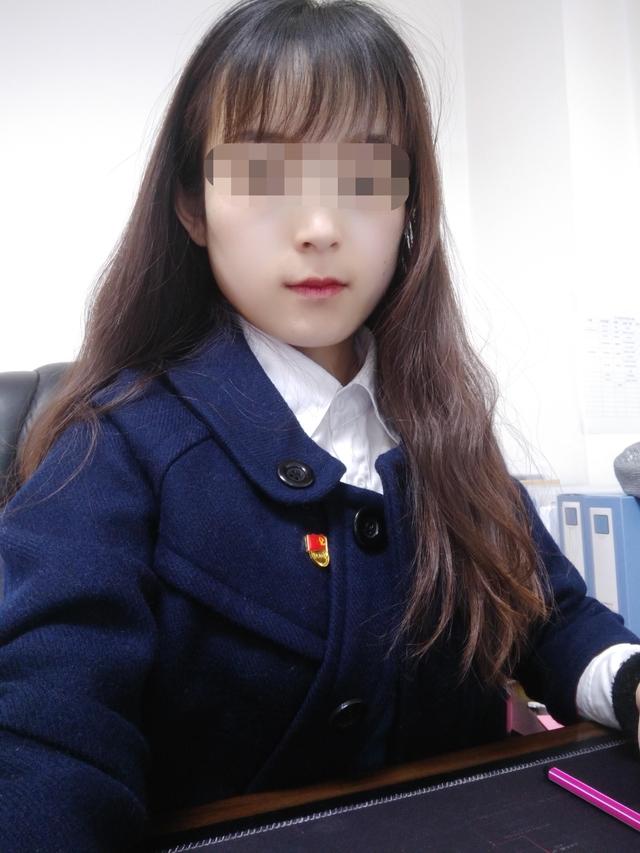 女孩疫情期间家中办公遇害，两天前嫌疑人在同一小区杀害两人，嫌疑人亲属：外逃期间，嫌疑人有自杀念头