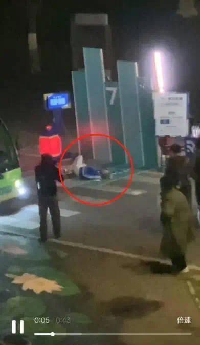 《奔跑吧》录制现意外 宋雨琦体力不支摔倒后发文