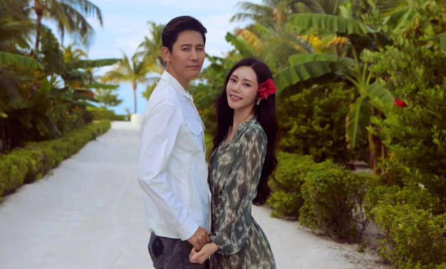 秋瓷炫与老公去马尔代夫看海！夫妻俩合影好浪漫